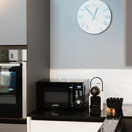 شقة Elegant 3 Pieces Avec Terrasse - Centre - Lumineux كان